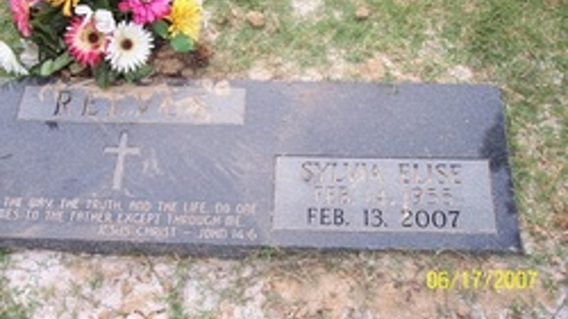 Sylvia Reeves' grave (Image via Find a Grave)